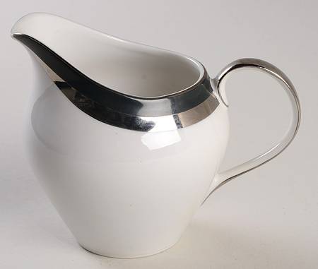 Duchess Creamer by Meito