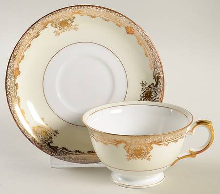Elaine Footed Cup & Saucer Set