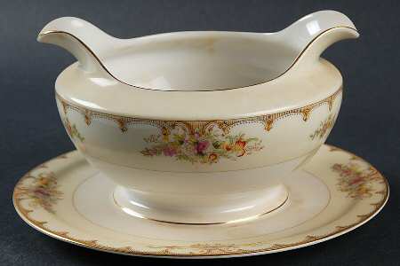 MEI32 Gravy Boat with Attached Underplate