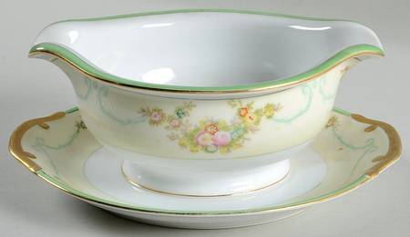 MEI52 Gravy Boat with Attached Underplate