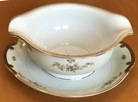 MEI64 Gravy Boat with Attached Underplate