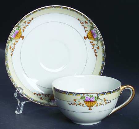 Plaza Flat Cup & Saucer Set