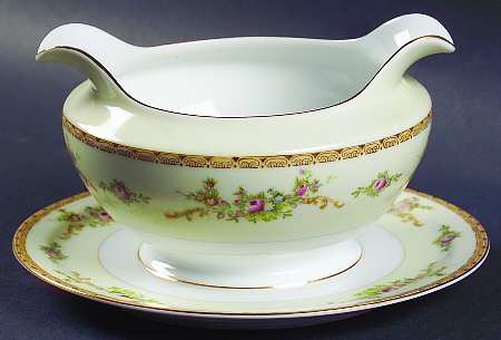 V1667  Gravy Boat with Attached Underplate