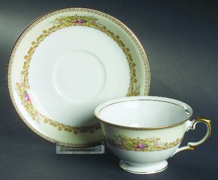 V1876 Footed Cup & Saucer Set