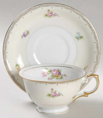 V2070 Footed Cup & Saucer Set