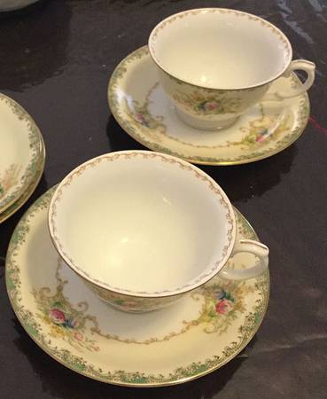 V2160 Footed Cup & Saucer Set