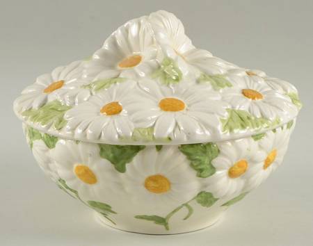 Sculptured Daisy Candy Box & Lid by Metlox - Poppytrail - Vernon