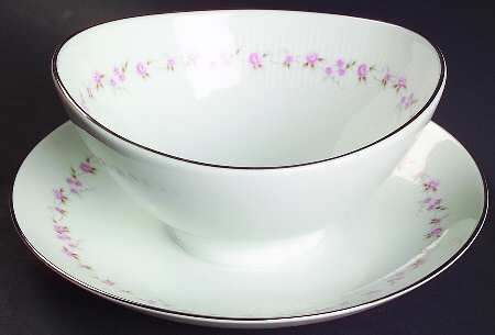Adore Gravy Boat with Attached Underplate by Mikasa