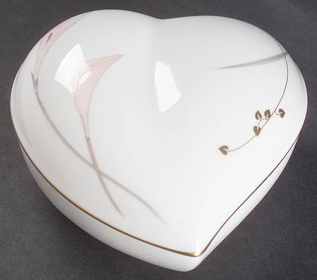 Bellamy Heart Shape Box & Lid