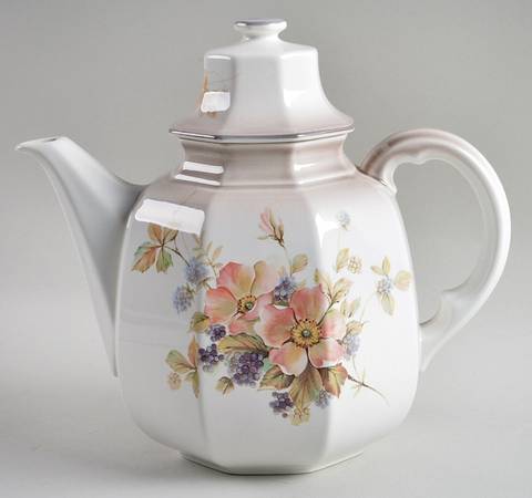 Black Berries Teapot & Lid