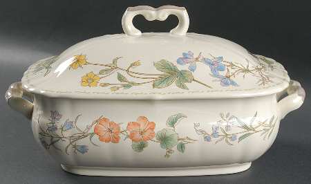 Botanical Bouquet 2.5 Quart Oval Covered Casserole