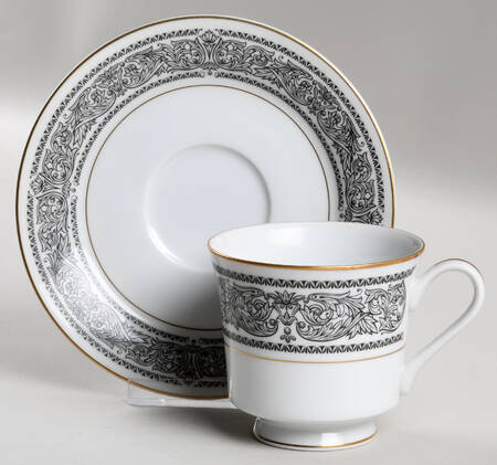 Brindisi Footed Cup & Saucer Set