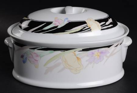 Charisma Black 2 Quart Oval Covered Casserole