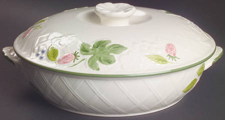 Country Berries 1.5 Qt Round Covered Casserole