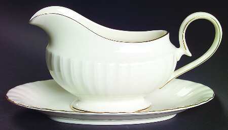 Fluted Gold Gravy Boat & Underplate