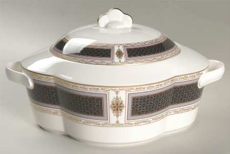 Grand Chateau Round Covered Vegetable