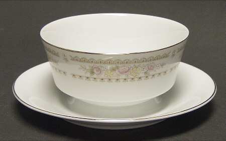 Harmony Gravy Boat with Attached Underplate