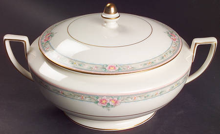 La Rose Round Covered Vegetable
