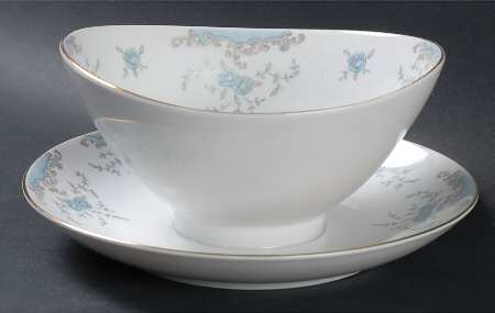 Marcia Gravy Boat with Attached Underplate