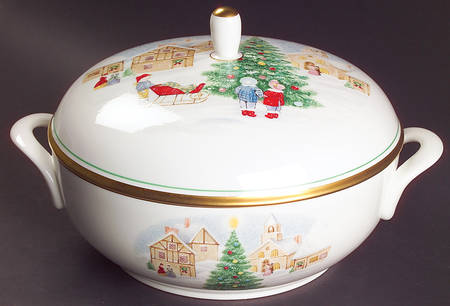 Merry Christmas 1.75 Qt Round Covered Casserole