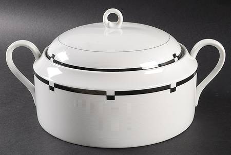 Midnight 2.5 Qt Round Covered Casserole