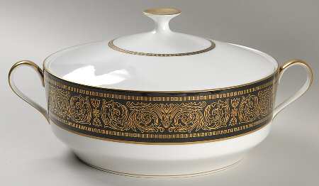 Mount Holyoke Round Covered Vegetable