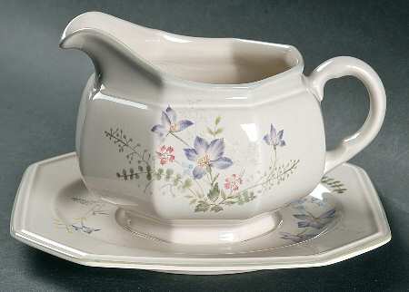 Natural Charms Gravy Boat & Underplate