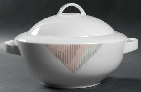 New Balance 2 Qt Round Covered Casserole