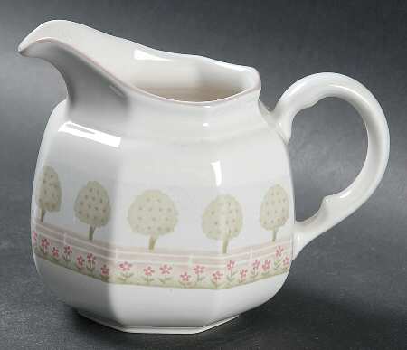 Promenade Creamer