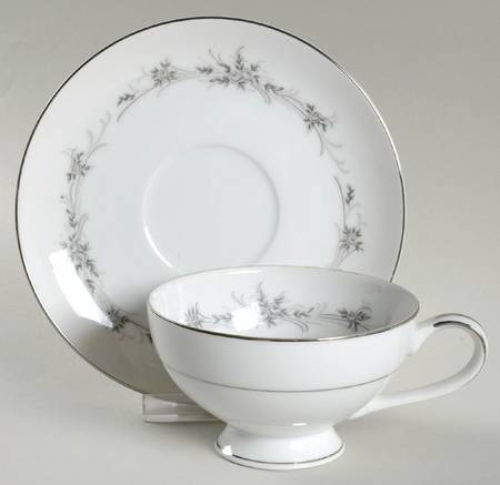 Rainier Footed Cup & Saucer Set