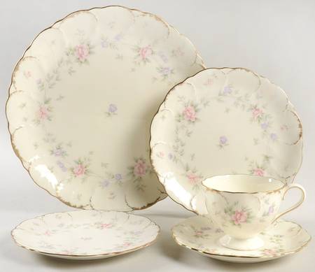 Remembrance 40 Piece Estate Set