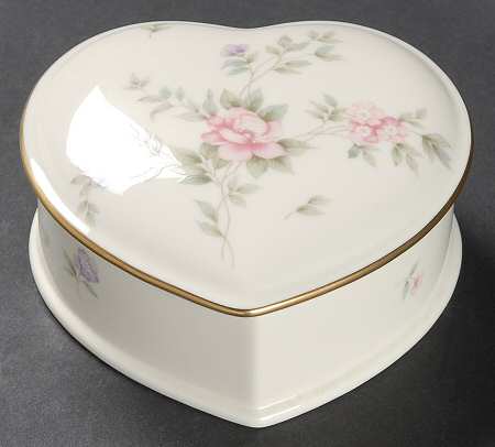 Remembrance Large Heart Shape Box with Lid