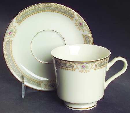 Richelieu Footed Cup & Saucer Set