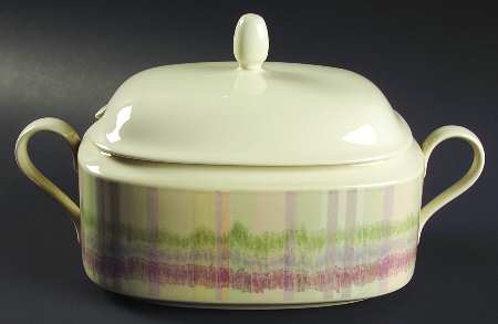 Scottish Thistle 2.5 Quart Oval Covered Casserole