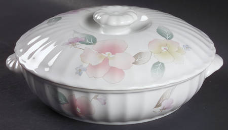 Silk Blossoms 1.5 Qt Round Covered Casserole