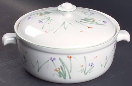 Sketch Book 1.25 Qt Round Covered Casserole