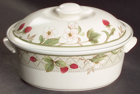 Strawberry Fair 2 Quart Oval Covered Casserole