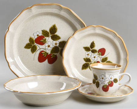 Strawberry Festival 5 Piece Place Setting
