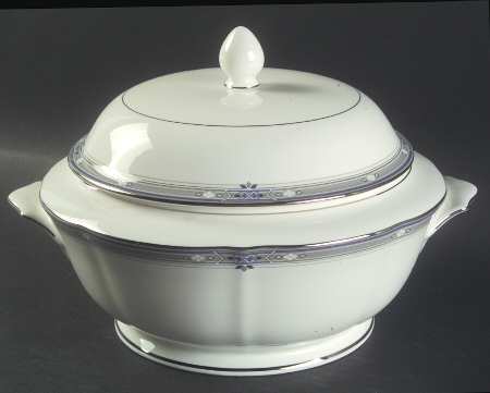 Trousseau (CAP04, Bone China) 2 Qt Round Covered Casserole