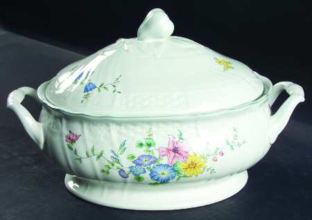 Victoria 2 Quart Oval Covered Casserole