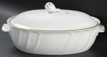 Wedding Band Gold 2 Quart Oval Covered Casserole