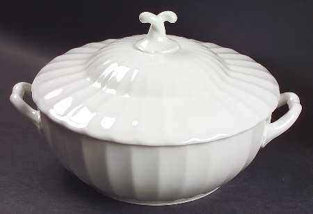 Yardley 2.25 Qt Round Covered Casserole