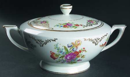 Dresden Round Covered Vegetable