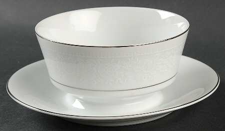 MOM1 Gravy Boat with Attached Underplate
