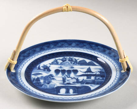 Canton 5 3/8"-5 5/8" Bamboo Handled Serving Plate  HC