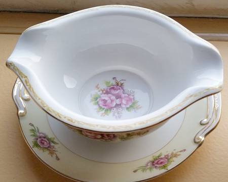 MRU2 Gravy Boat with Attached Underplate by Maruichi