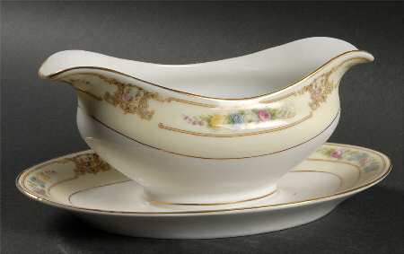 The Chester Gravy Boat with Attached Underplate