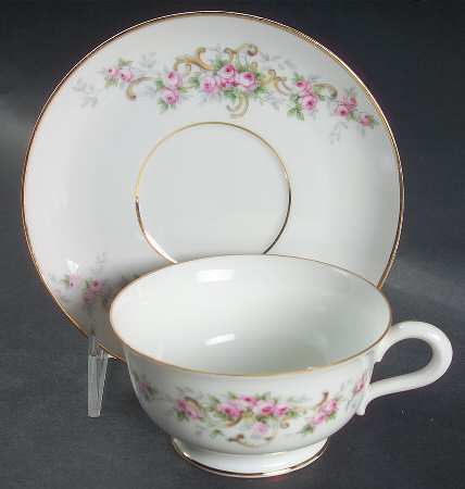 MUE39 Footed Cup & Saucer Set