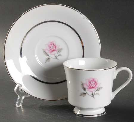 MOM6 Footed Cup & Saucer Set