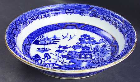 Blue Willow (Gold Trim) 9" Round Vegetable Bowl by Minton